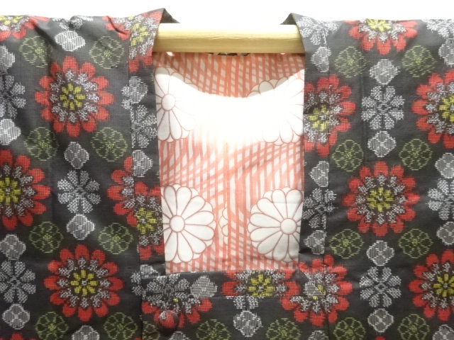  花模様織り出し本場村山大島紬着物・道行コートアンサンブル